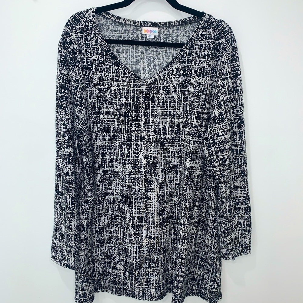 XL Elizabeth tunic LuLaRoe